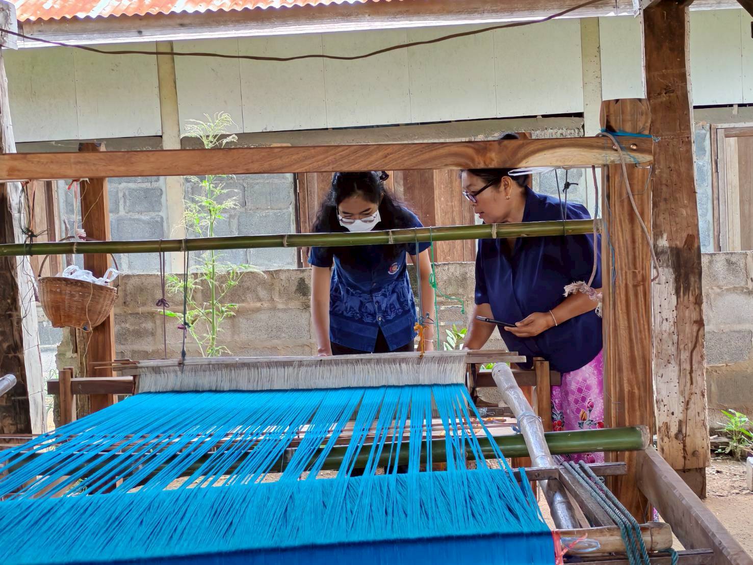 CDD Nong Hong : Growth Team Nong Hong พช.หนองหงส์ จังหวัดบุรีรัมย์ ลงพื้นที่ติดตามสนับสนุนการดำเนินงานกลุ่มหัตถกรรมบ้านไผ่สมบูรณ์ หมู่ที่ 9 ตำบลห้วยหิน