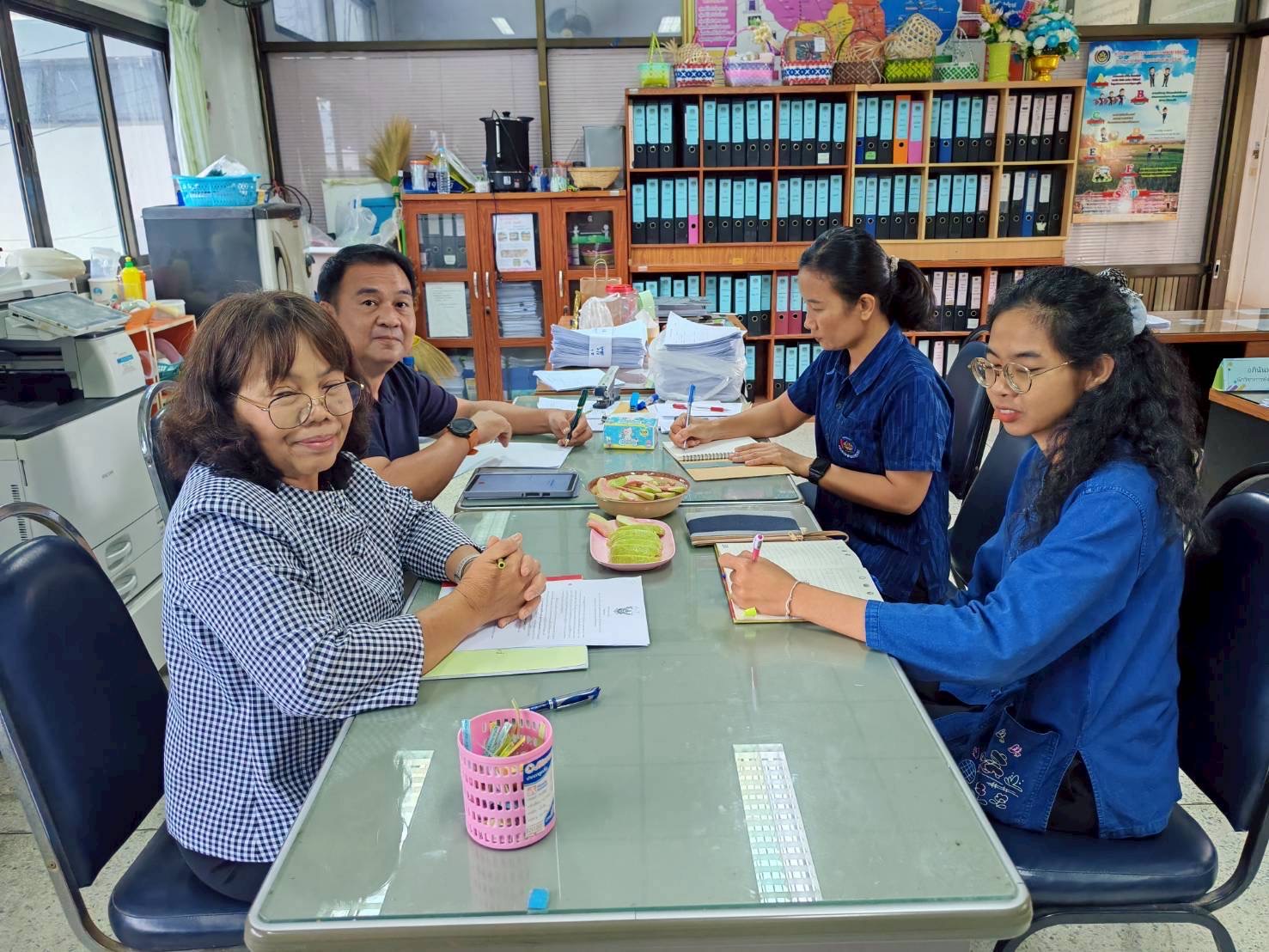 GROWTH TEAM BURIRAM สร้างสรรค์ สร้างสุข : พช.หนองหงส์ จังหวัดบุรีรัมย์ ประชุมเจ้าหน้าที่พัฒนาชุมชนอำเภอหนองหงส์